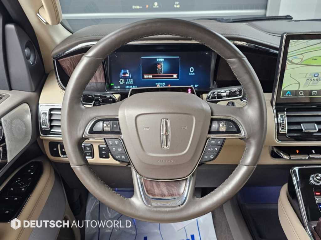 Lincoln Navigator — photo 13