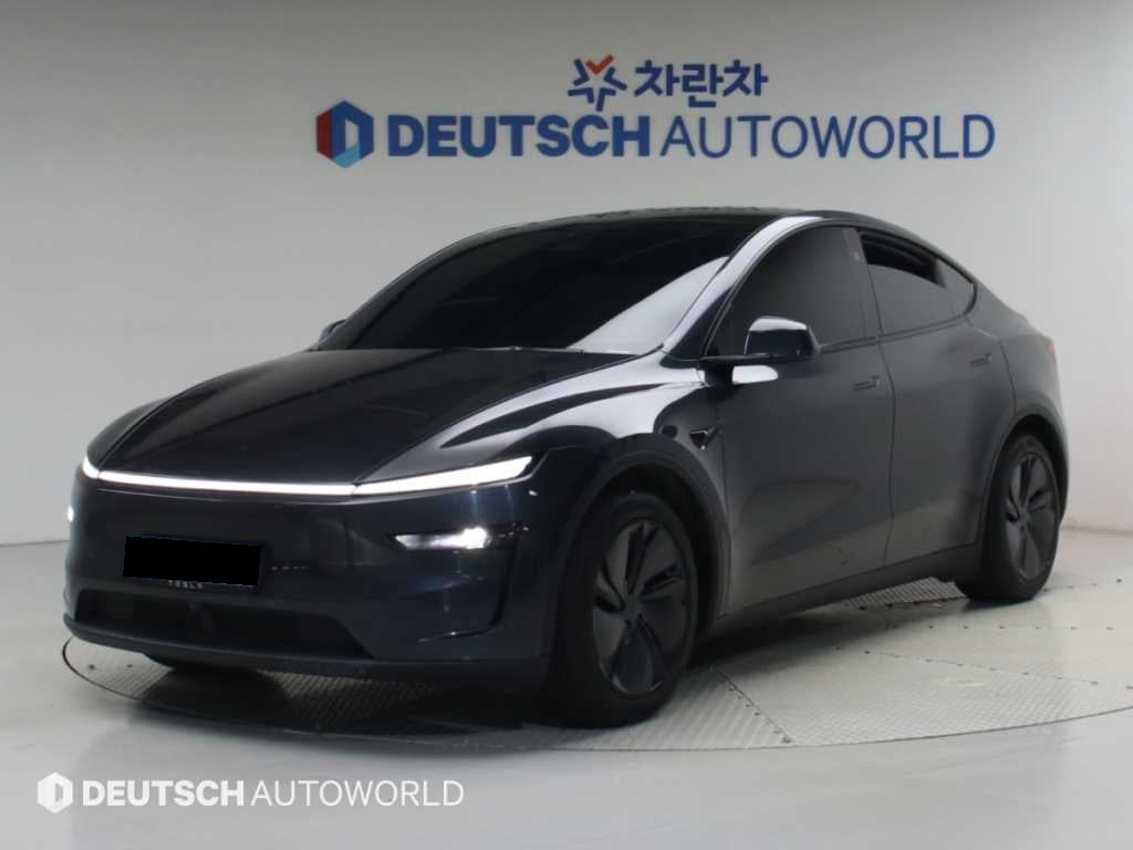 Tesla Model Y — photo 01