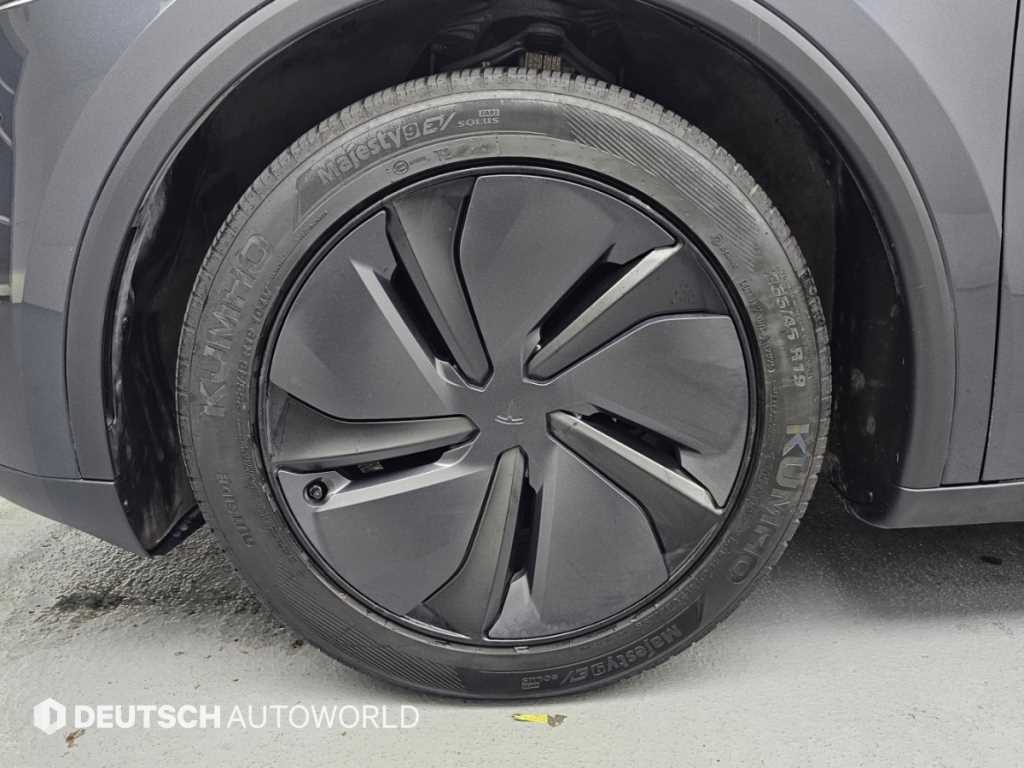 Tesla Model Y — photo 05