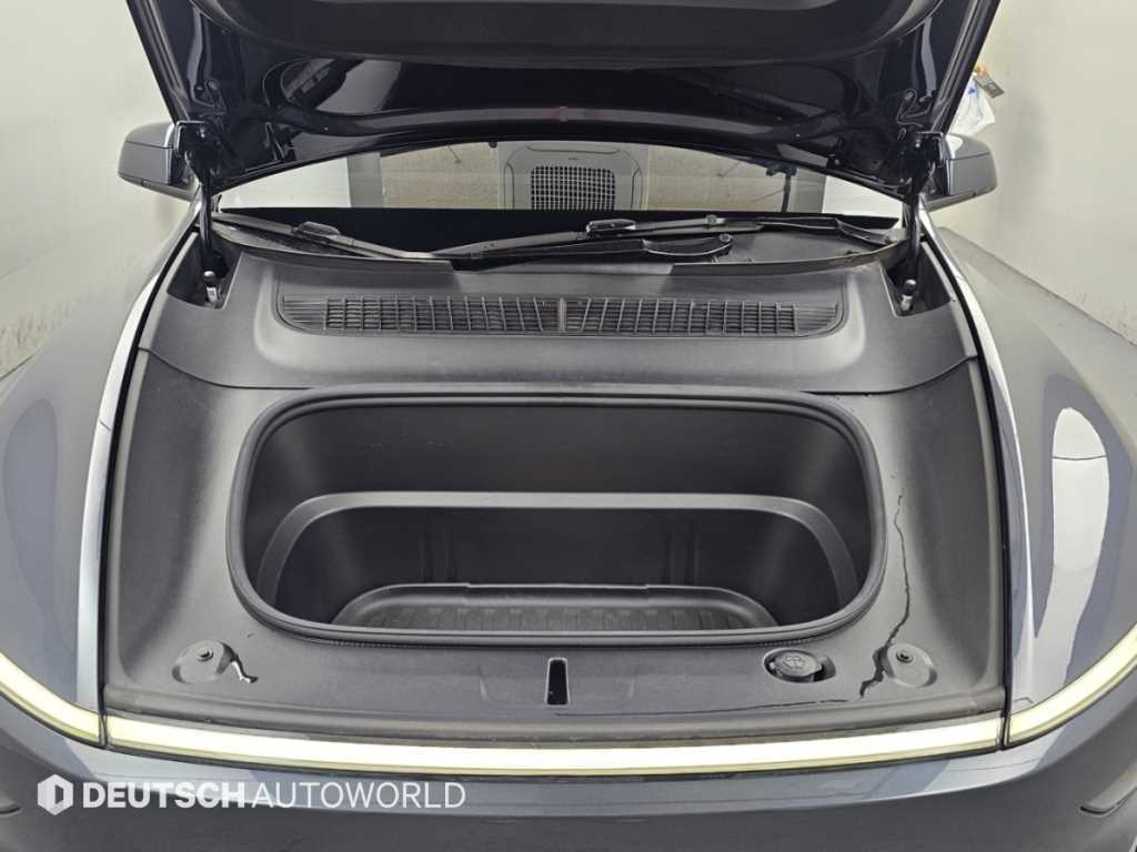 Tesla Model Y — photo 06