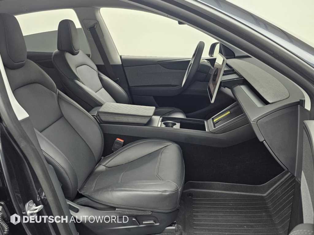 Tesla Model Y — photo 10