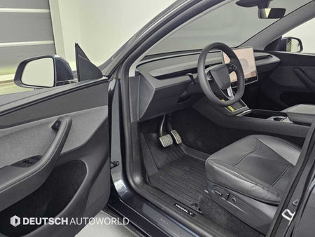 Tesla Model Y — photo 11