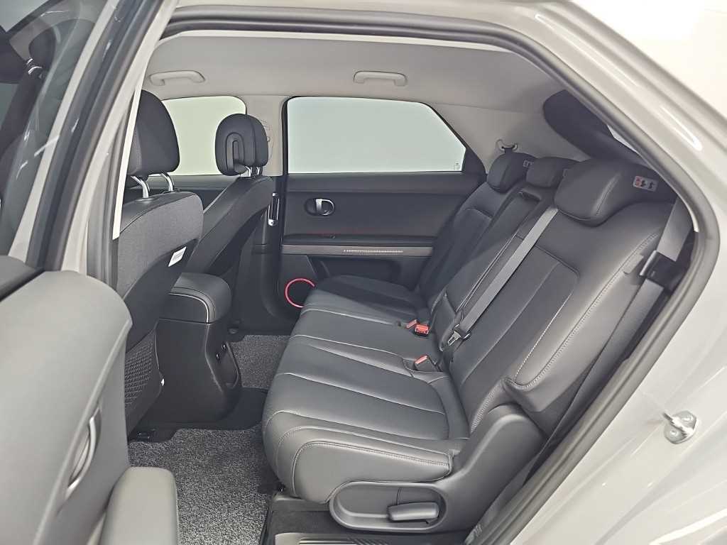 Hyundai Ioniq5 — photo 12