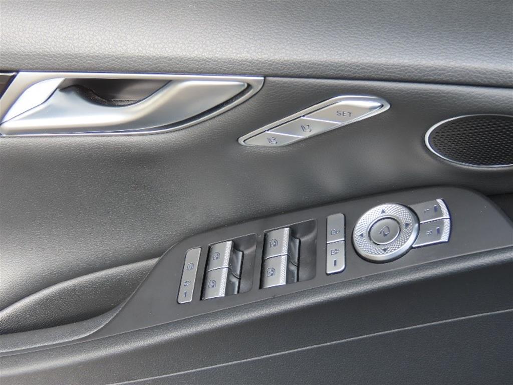 Genesis G80 — photo 12