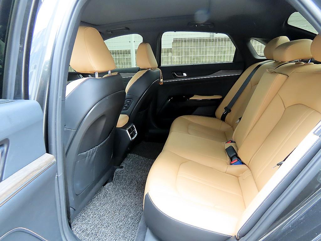 Kia K5 — photo 06