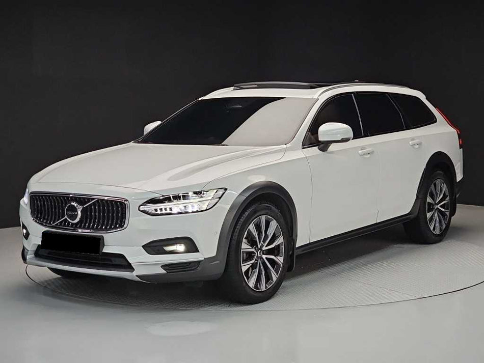 Volvo V90 — photo 01