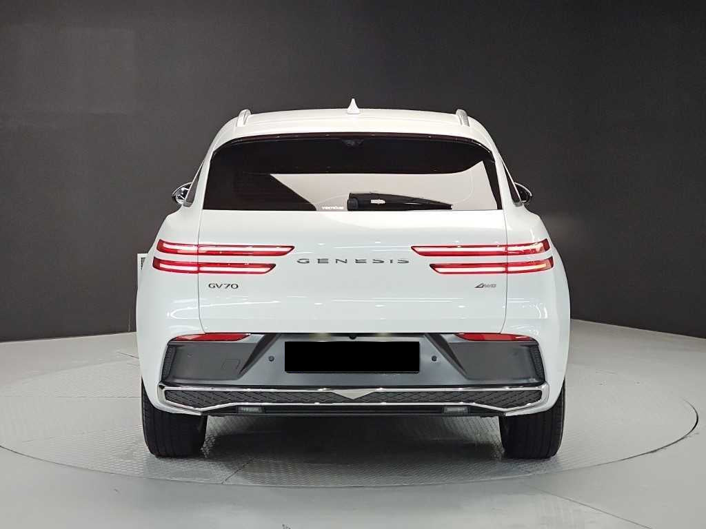 Genesis GV70 — photo 03