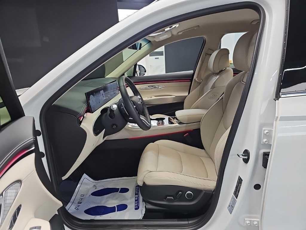 Genesis GV70 — photo 11