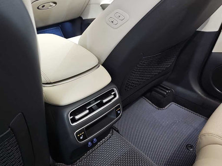 Genesis GV70 — photo 13