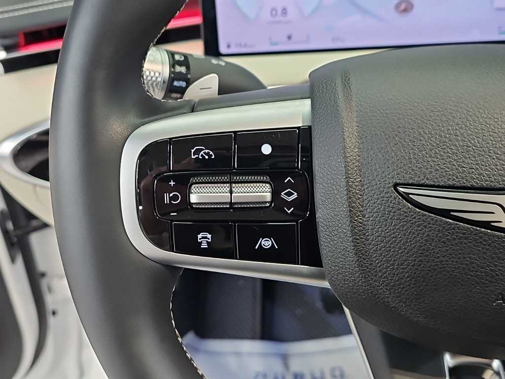 Genesis GV70 — photo 18