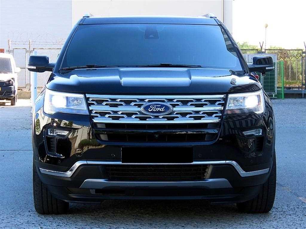 Ford Explorer — photo 01