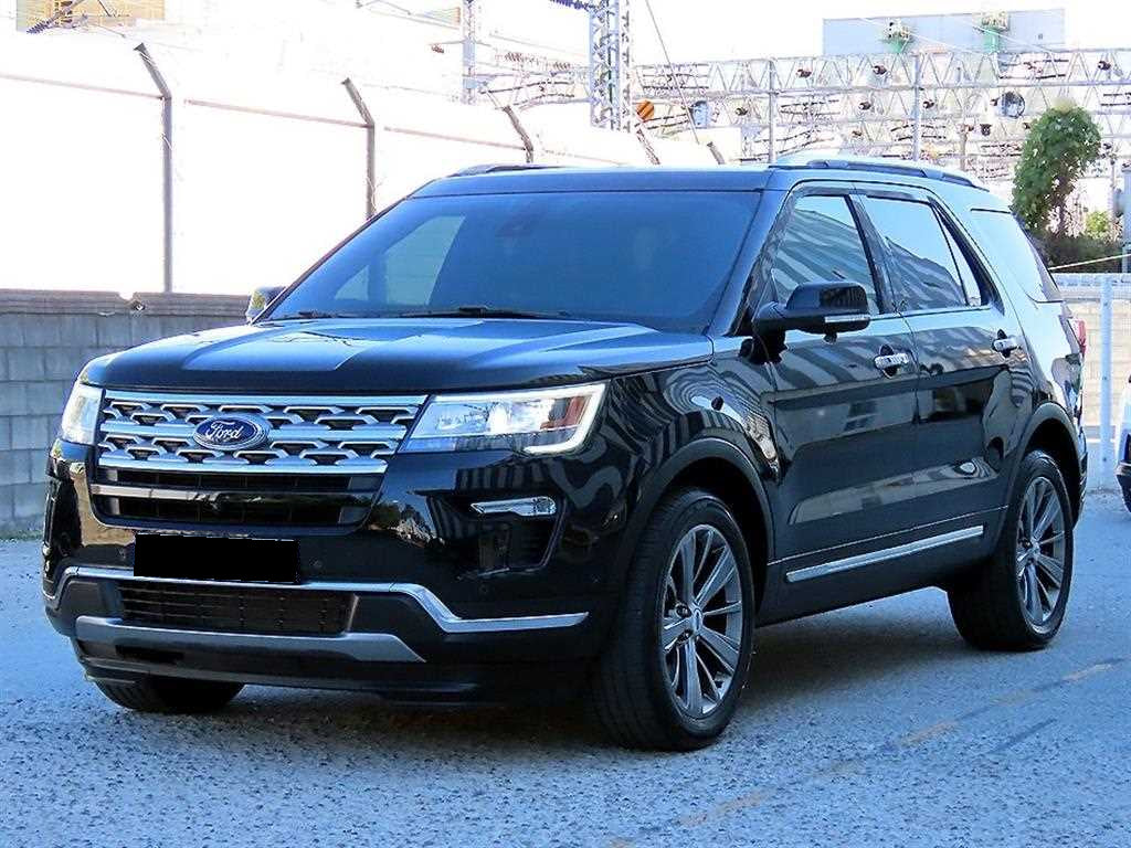 Ford Explorer — photo 02