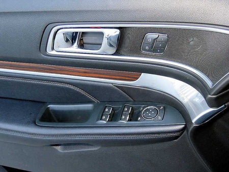 Ford Explorer — photo 11