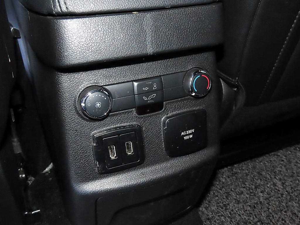 Ford Explorer — photo 15