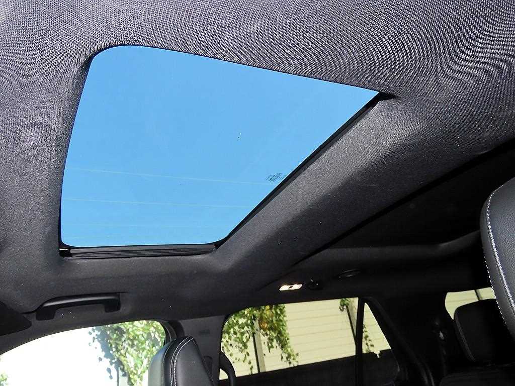 Ford Explorer — photo 16