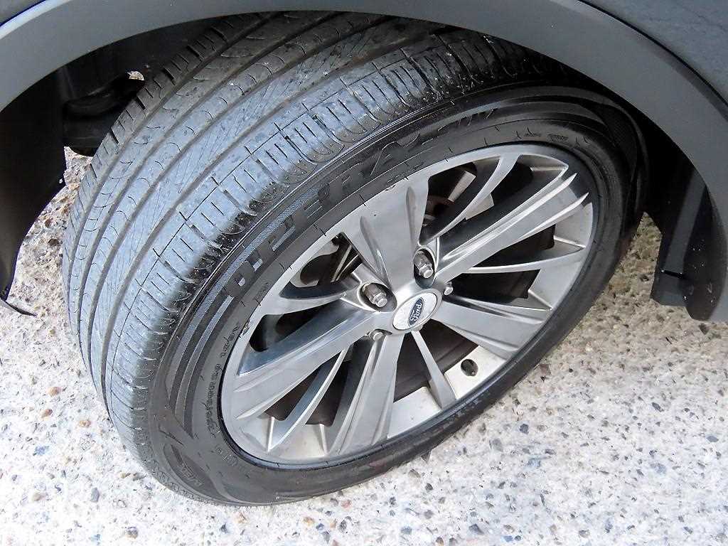 Ford Explorer — photo 20