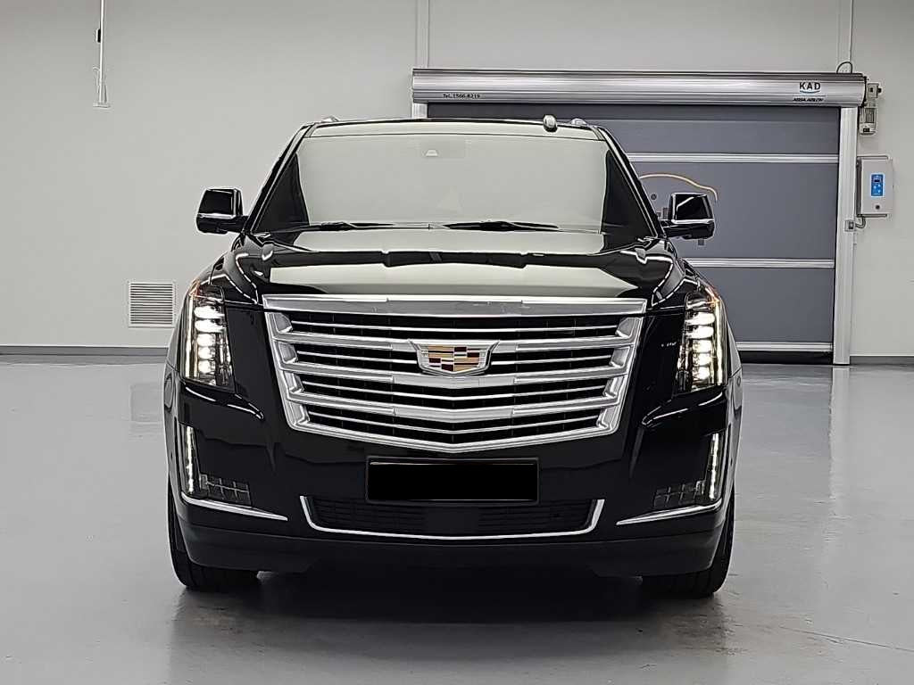 Cadillac Escalade — photo 02