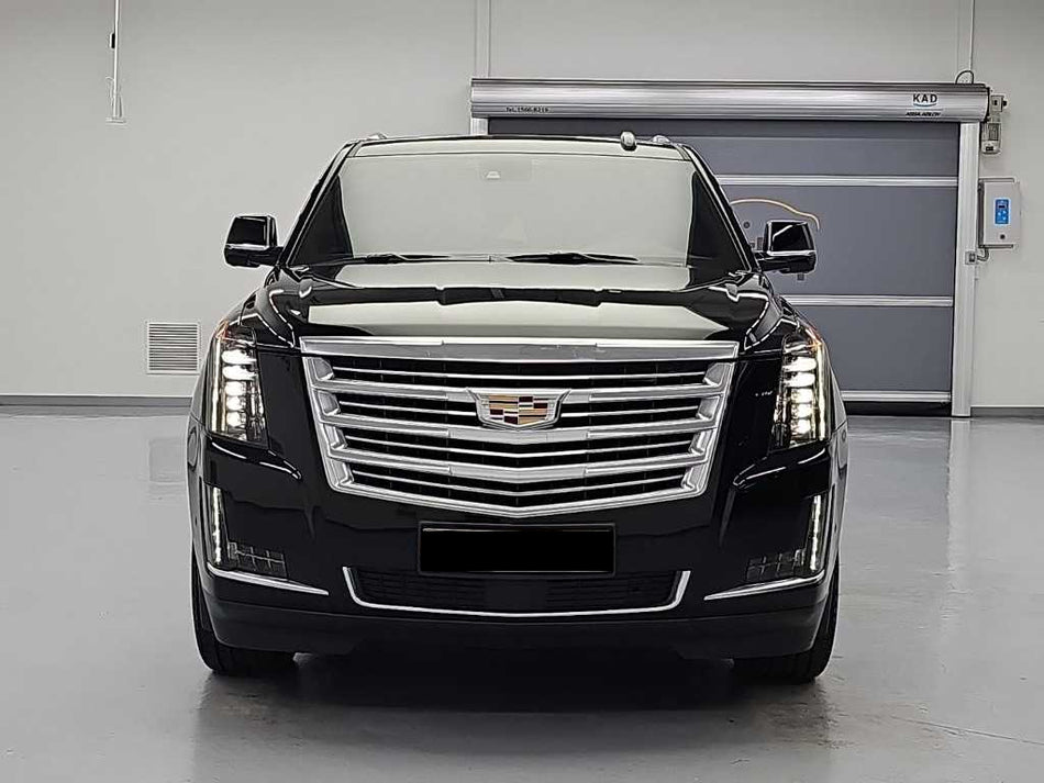 Cadillac Escalade — photo 02
