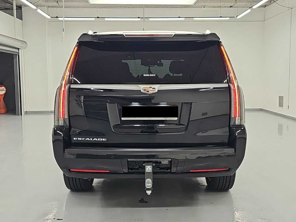 Cadillac Escalade — photo 03