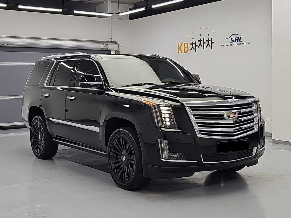 Cadillac Escalade — photo 04