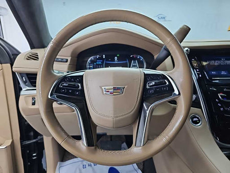 Cadillac Escalade — photo 09