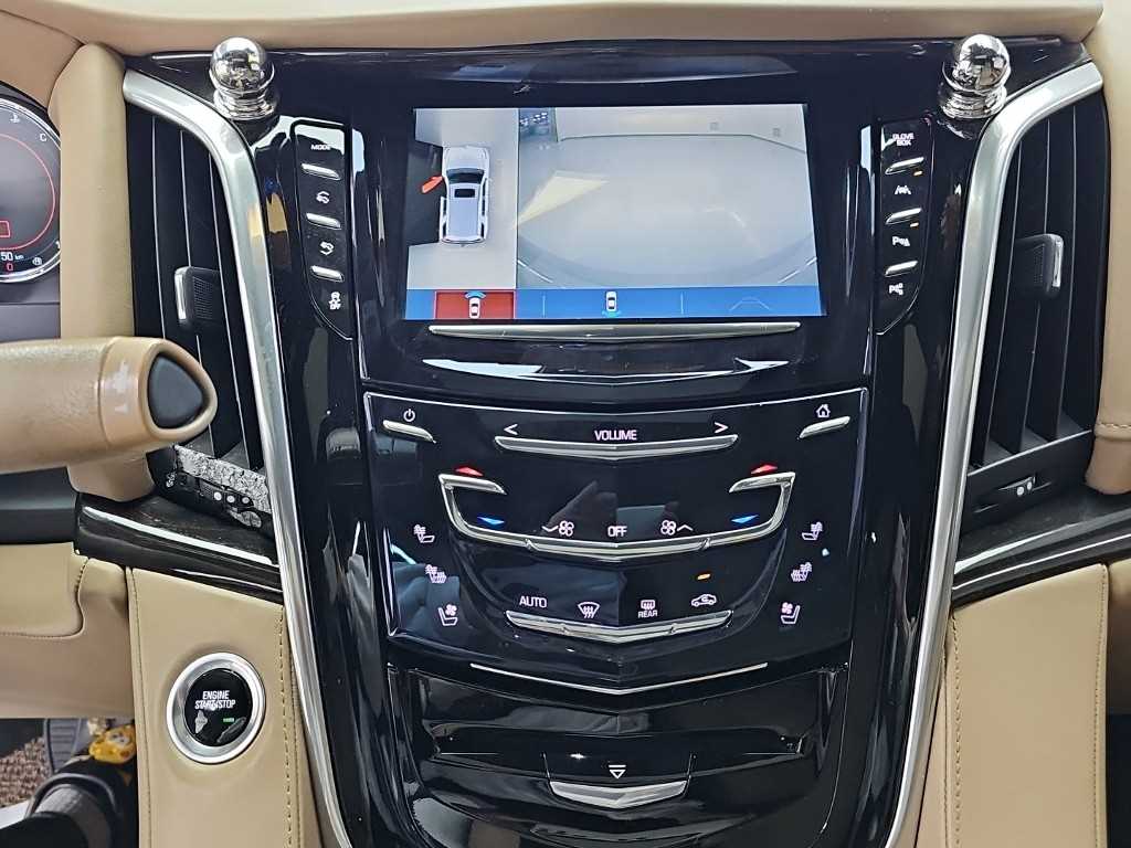 Cadillac Escalade — photo 10