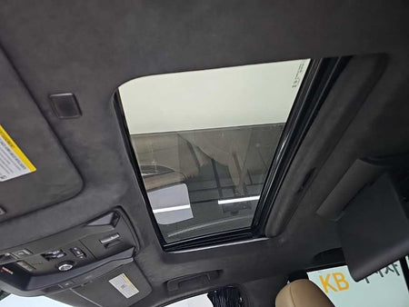 Cadillac Escalade — photo 16