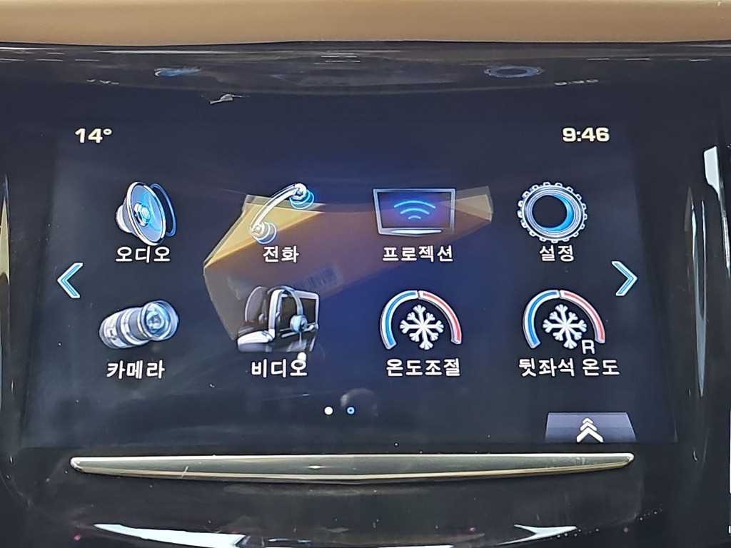 Cadillac Escalade — photo 17