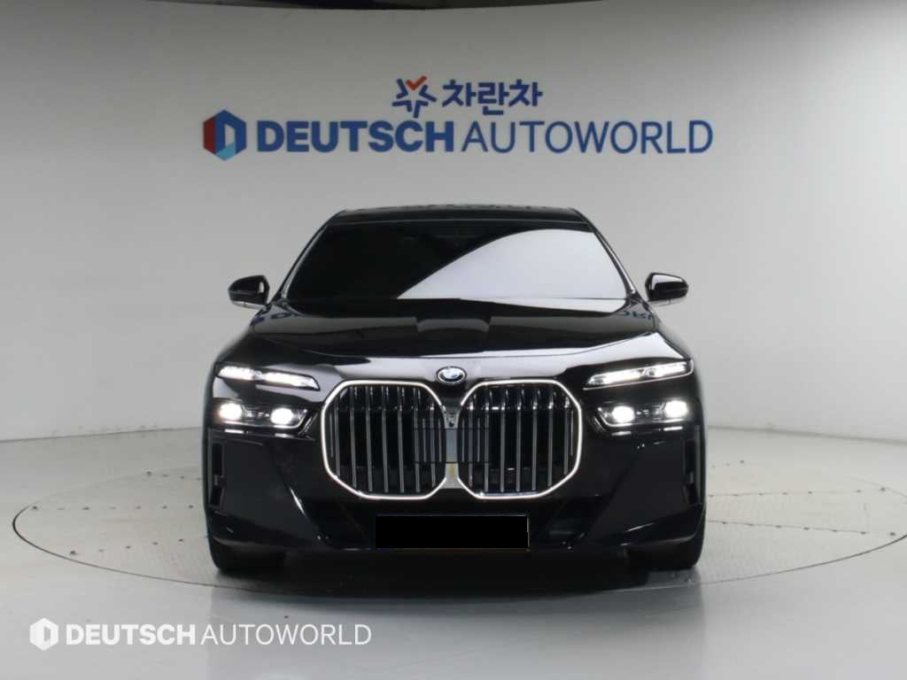 BMW 7-Series — photo 03
