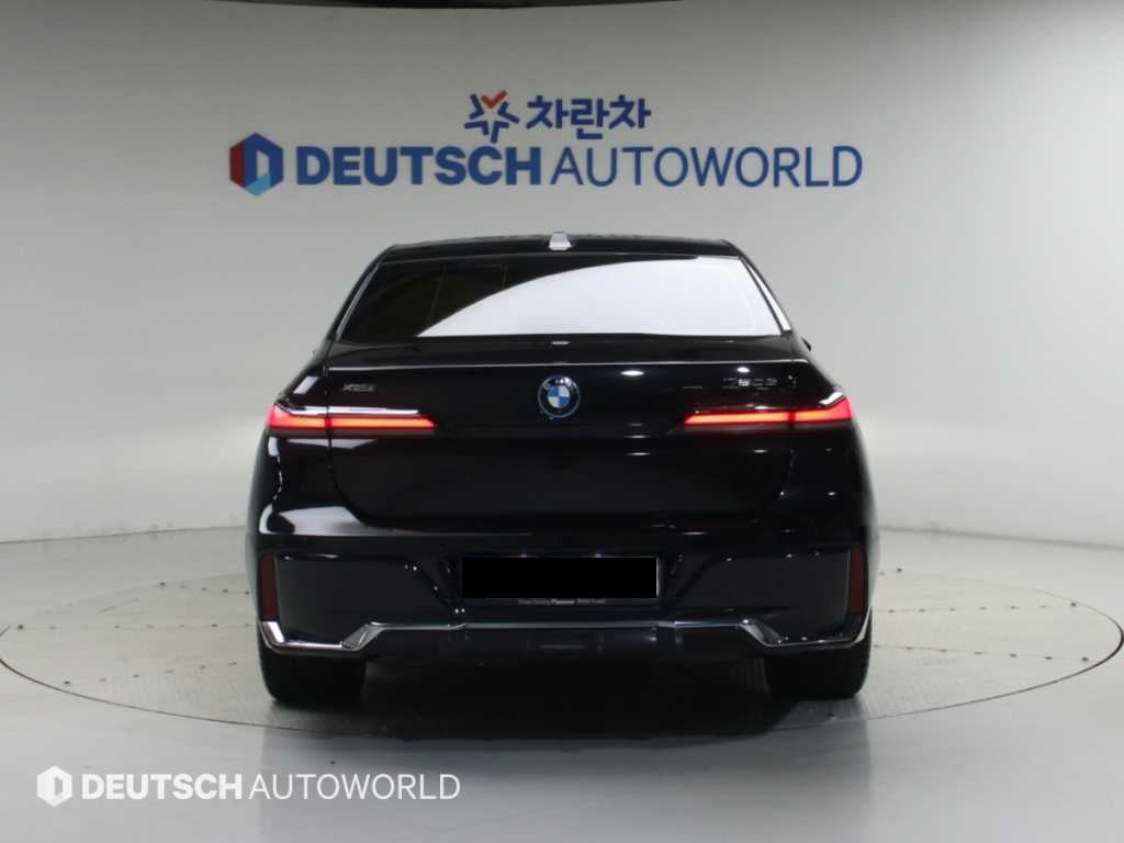 BMW 7-Series — photo 04
