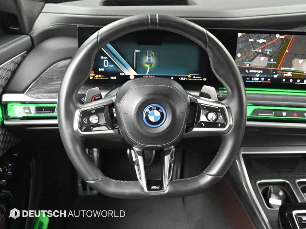 BMW 7-Series — photo 13
