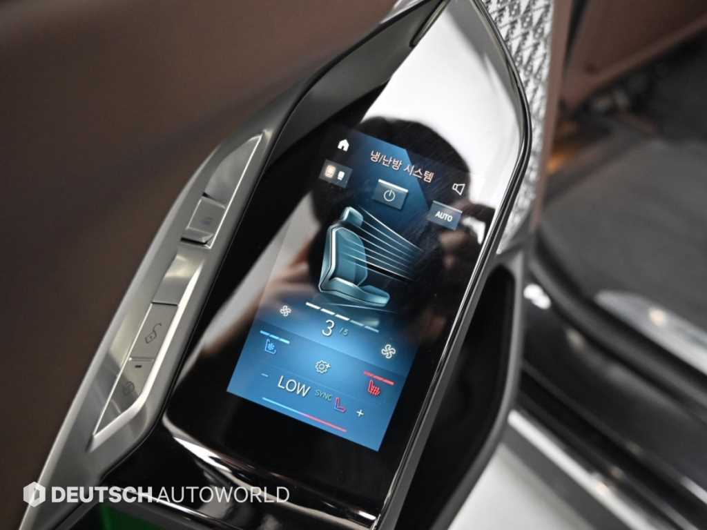 BMW 7-Series — photo 16