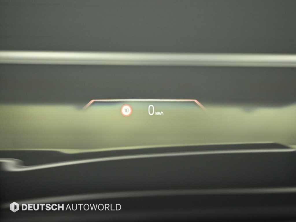 BMW 7-Series — photo 17