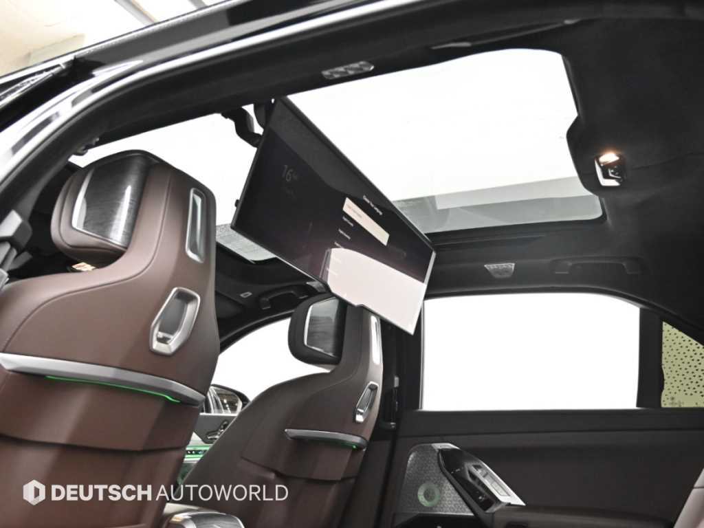 BMW 7-Series — photo 18