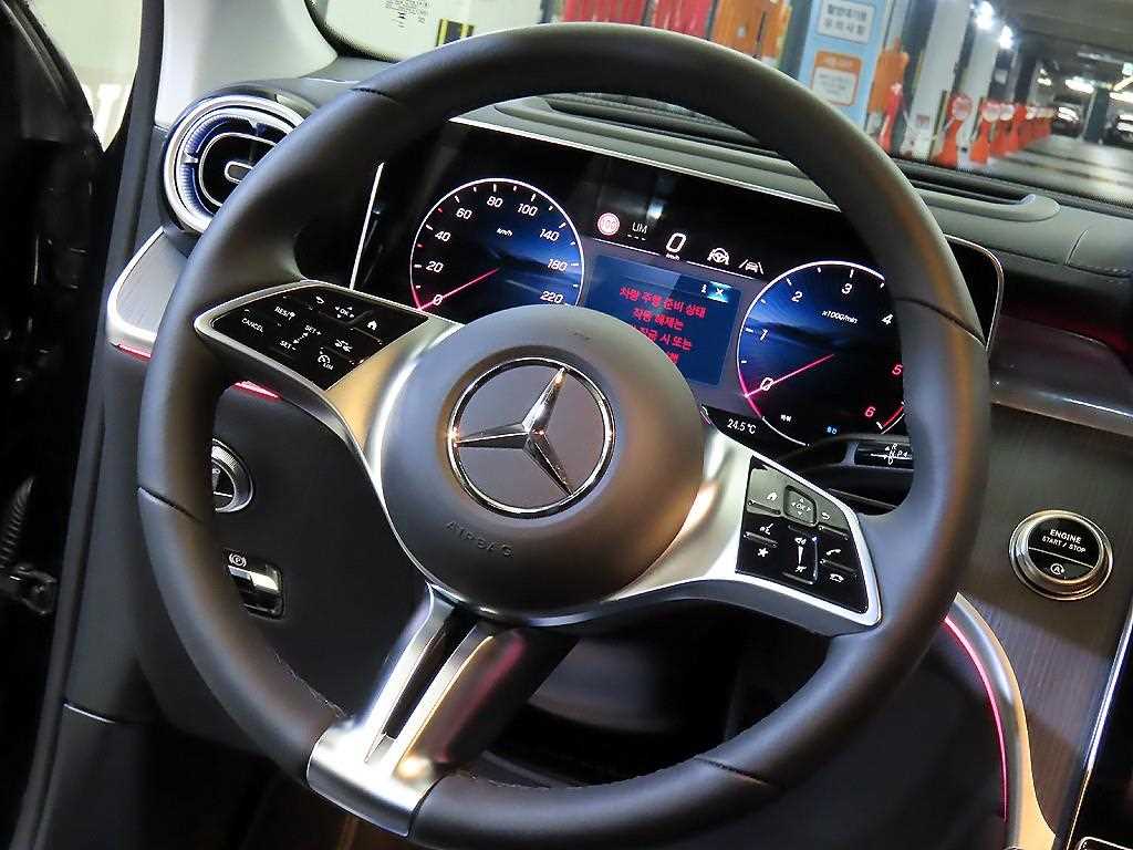 Mercedes-Benz GLC-Class — photo 08