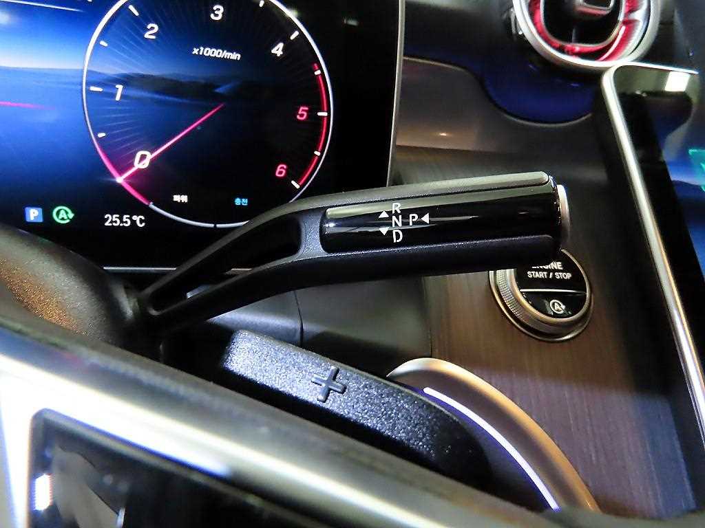 Mercedes-Benz GLC-Class — photo 12