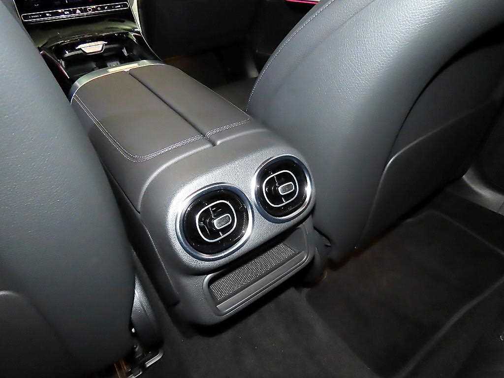 Mercedes-Benz GLC-Class — photo 15