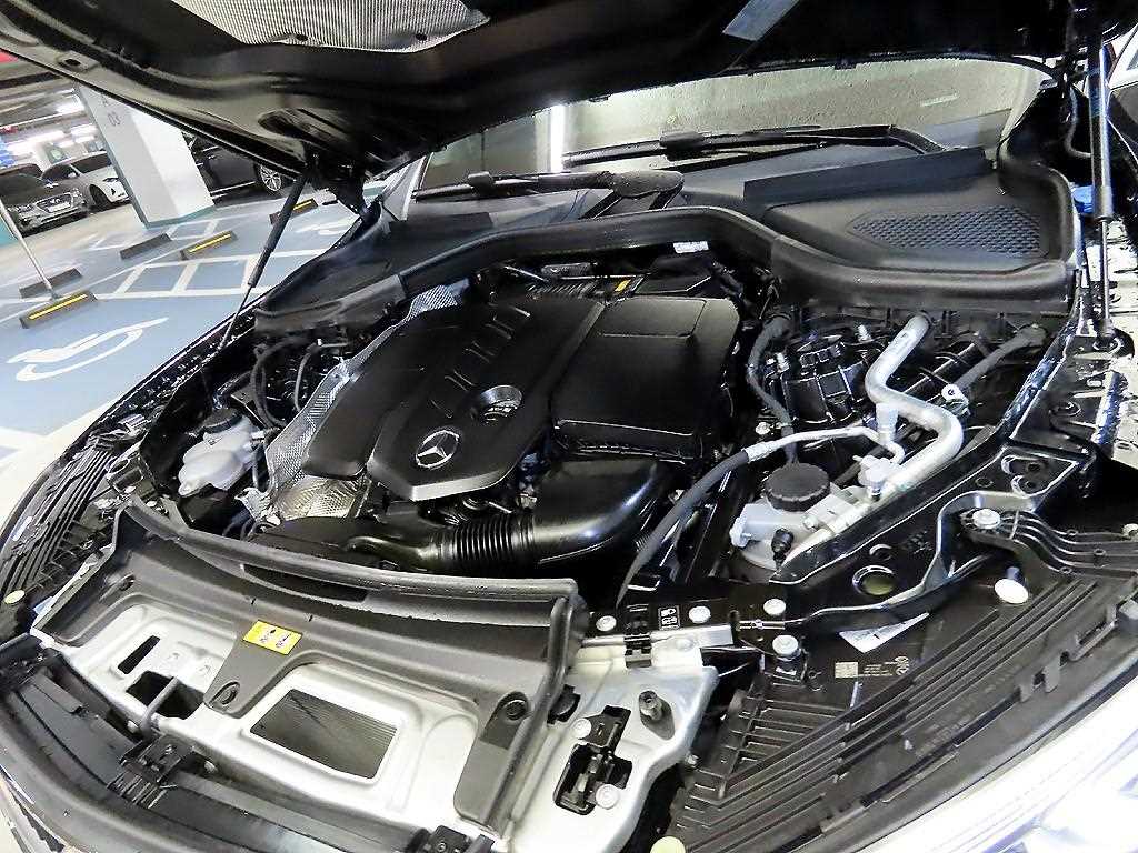 Mercedes-Benz GLC-Class — photo 19
