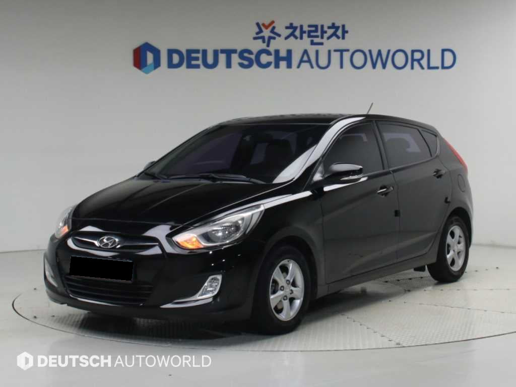 Hyundai Accent — photo 01