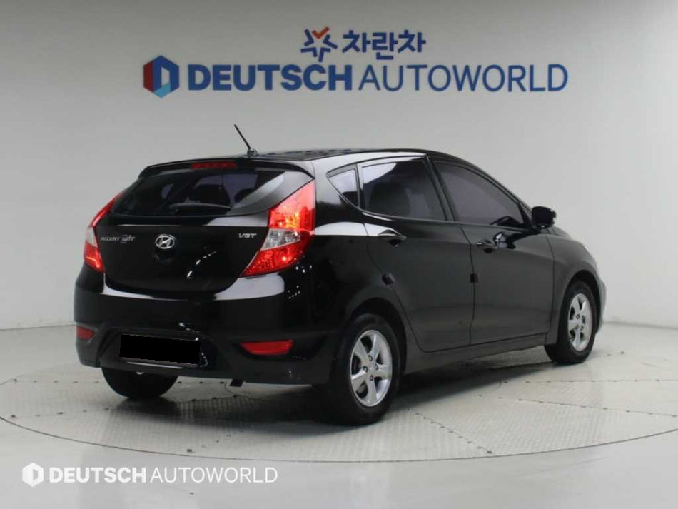 Hyundai Accent — photo 02