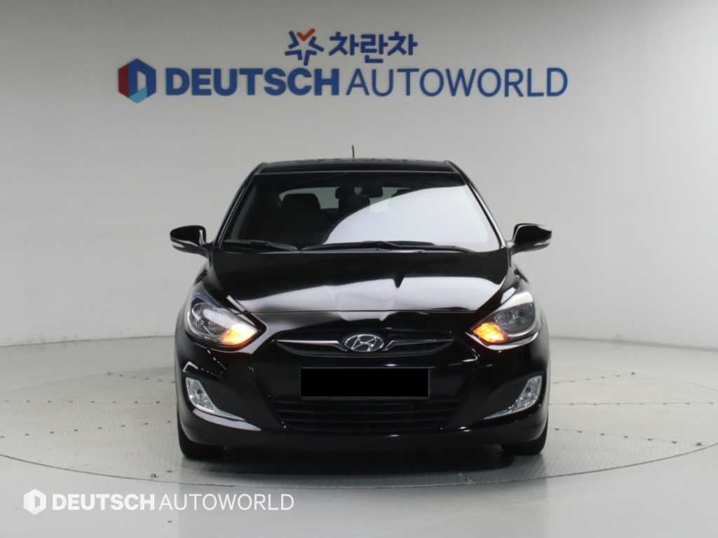Hyundai Accent — photo 03