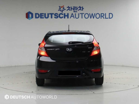 Hyundai Accent — photo 04