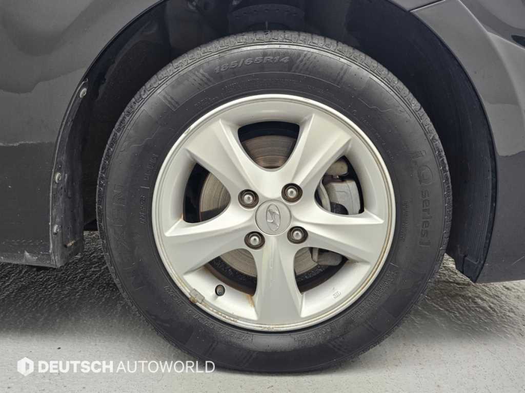 Hyundai Accent — photo 05