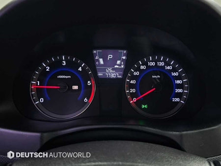 Hyundai Accent — photo 08
