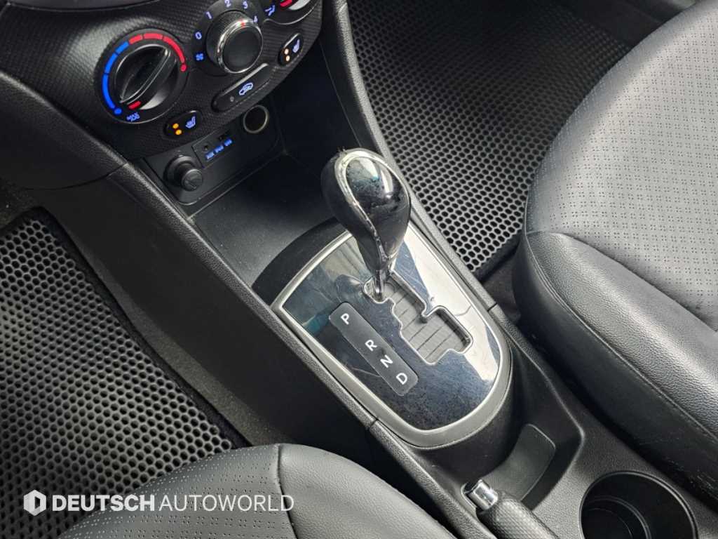 Hyundai Accent — photo 09