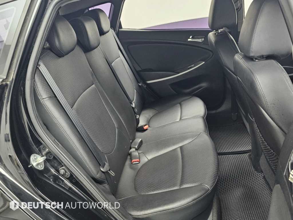 Hyundai Accent — photo 12