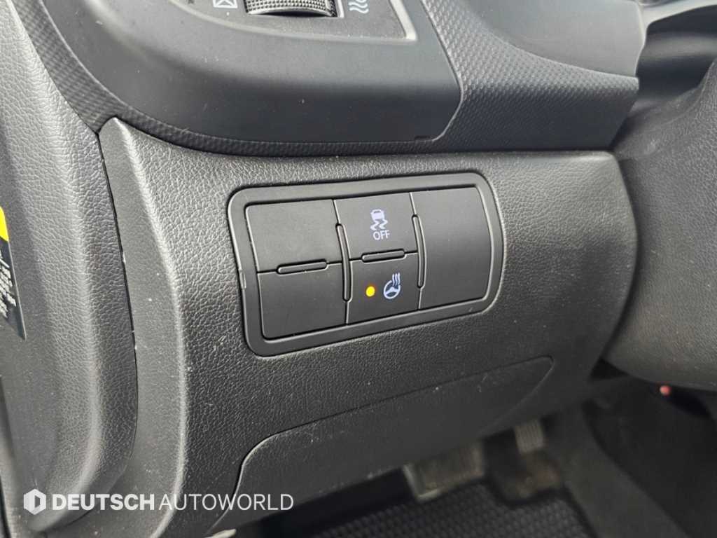 Hyundai Accent — photo 16