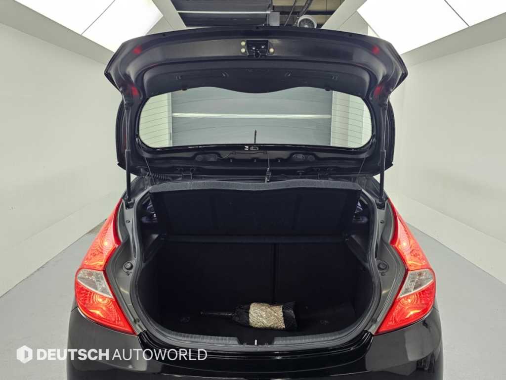 Hyundai Accent — photo 19