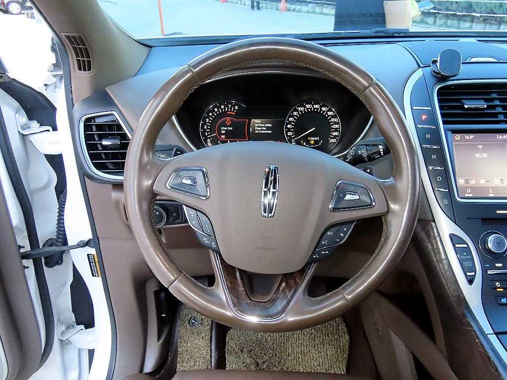 Lincoln MKX — photo 08