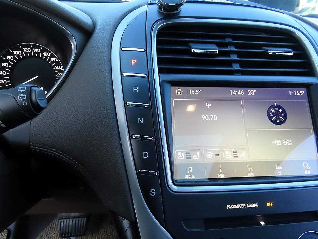 Lincoln MKX — photo 10